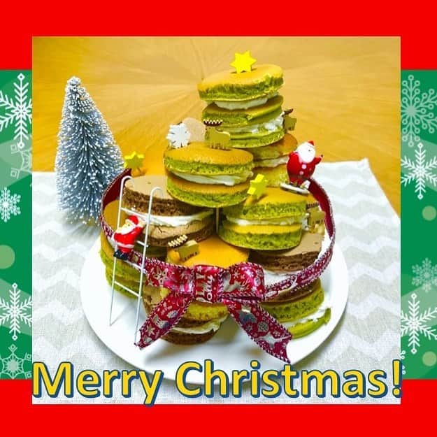 森永製菓　関西公式のインスタグラム：「今日はクリスマスイブやな！ みんなが大切な人と美味しいケーキを食べてる所が目に浮かぶわ～。 わいもクリスマスイブにちなんで、ホットケーキミックスでケーキを作ってみたで！ 抹茶を混ぜて焼き上げたホットケーキ生地に生クリームをサンドしたオリジナルケーキや！ ほかにもおすすめのレシピを載せとくから、みんなもオリジナルなケーキを作ってみてな！  #関西Mくん #森永製菓関西公式 #morinaga #japan #サンタ #サンタクロース #クリスマス　#Christmas #merrychristmas #クリスマスケーキ #抹茶　#matcha  #サンドケーキ #ホットケーキ #チョコレート #手作り #instafood  #スイーツ #お菓子作り #happy #love #food #cute #family #winter #happiness #cake」