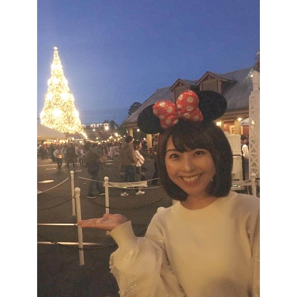 小尾渚沙さんのインスタグラム写真 - (小尾渚沙Instagram)「🎄Merry Christmas🎄🎅🎁✨ 皆様ステキなイブをお過ごし下さい♡ . 写真は先日の #ディズニーシー ♡ . . #クリスマス #クリスマスイブ #イルミネーション #ディズニー #ツリー #クリスマスツリー #merrychristmas #christmas #christmastree #happychristmas #tokyodisneysea  #disneysea #tds #tokyodisneyresort  #フリーアナウンサー  #小尾渚沙」12月24日 13時39分 - obi_nagisa