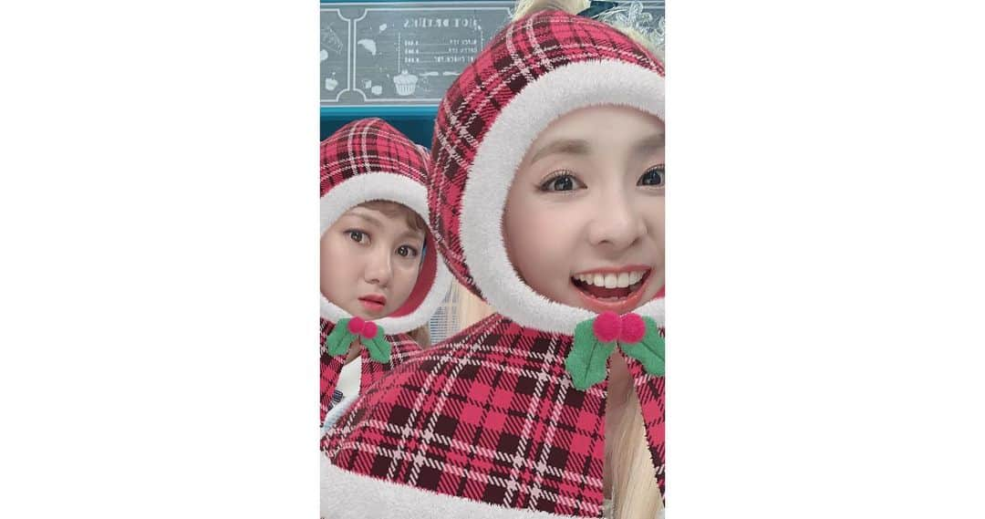 ダラ さんのインスタグラム写真 - (ダラ Instagram)「메리 크리스마스!!! 😁🎅🏻🎄🥳🎉🎊」12月24日 13時57分 - daraxxi