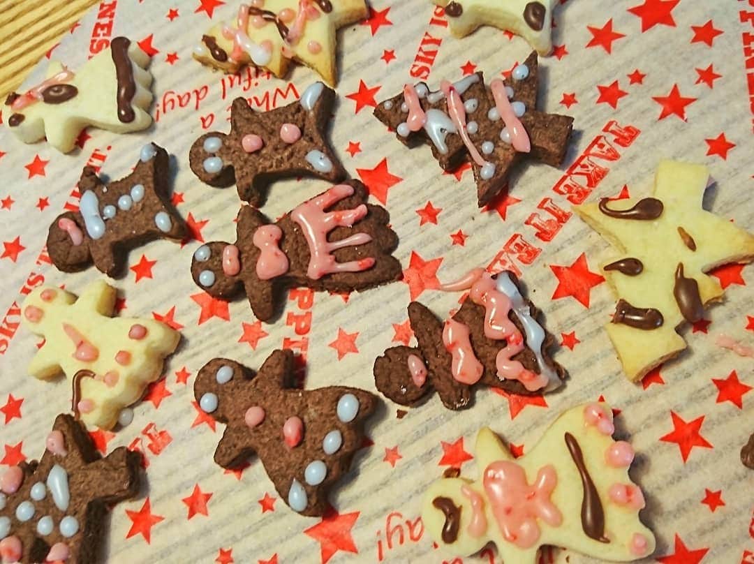 のインスタグラム：「サンタさんの為に、クッキーを焼いて。 クリスマスの準備です。  メリークリスマス🎄 楽しいクリスマスを！  #メリークリスマス🎄  #クッキーとミルクを用意して」