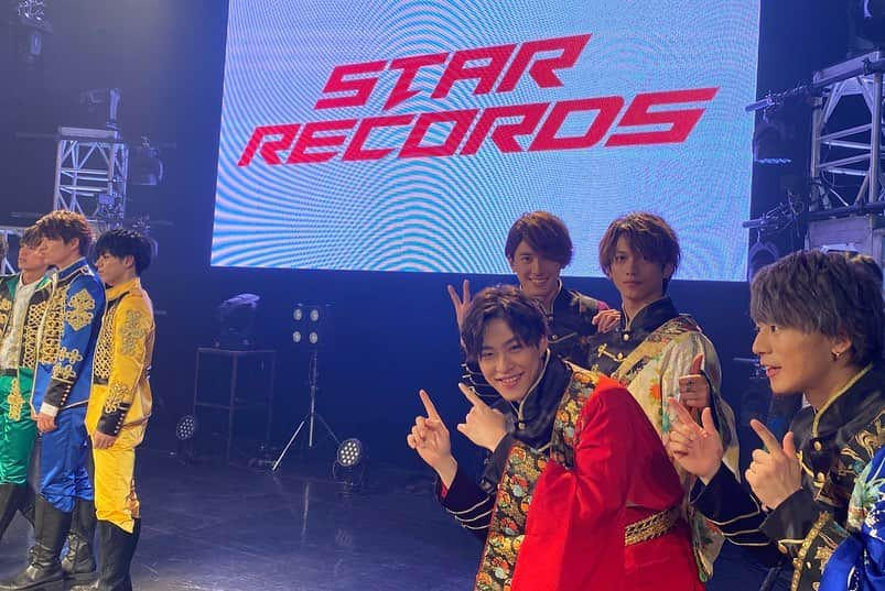 山口託矢さんのインスタグラム写真 - (山口託矢Instagram)「2020年より新レーベル『STAR RECORDS』所属で活動します‼️ . 所属アーティストは ◯MAG!C☆PRINCE ◯九星隊 ◯Hi☆Five . 2020年という節目の年に新しい環境で活動出来ることを嬉しく思います💿 これからは3グループがもっと一致団結して、3グループそれぞれがCDランキングや色んな事で【1位】を獲っていけるように頑張ります‼️ . 今後とも応援宜しくお願いします🙇‍♂️🙏 . . ※『STAR RECORDS』とはワタナベエンターテインメントとタワーレコードがタッグを組み誕生する新しいレーベルです #starrecords  #マジプリ さん #ナイスタ #ハイファイブ」12月24日 14時00分 - taku_ya_maguchi