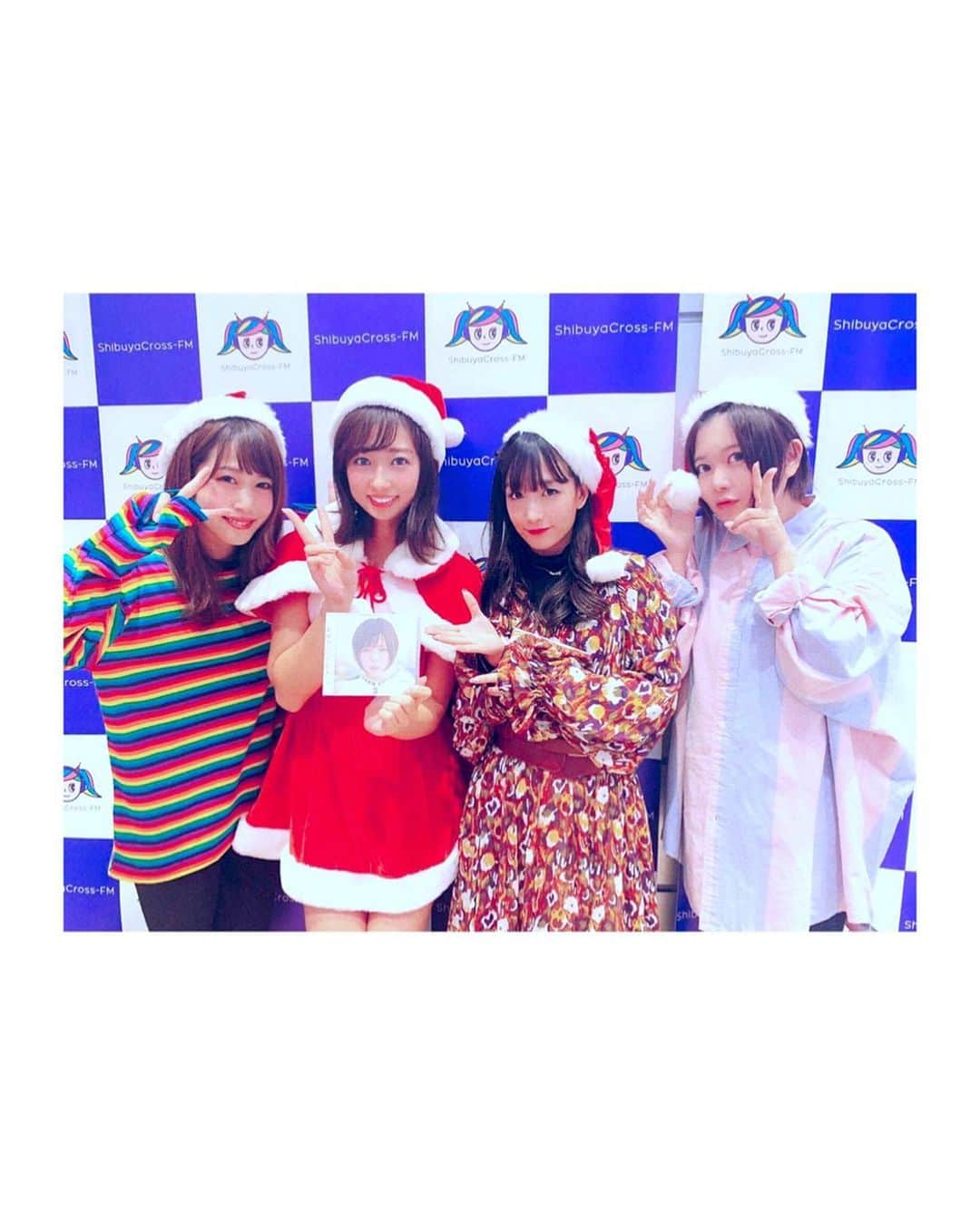 大貫彩香さんのインスタグラム写真 - (大貫彩香Instagram)「メリークリスマス🎄💕 . . 昨日はラジオ生放送📻⋆︎* #渋谷クロスFM 『MAGI's Town Now!!』 略して #マギタン  ご視聴ありがとうございました✨ . . ニュースや音楽情報をお届け致しました。 明日は何の日？ではクリスマスイヴそしてクリスマス休戦についてお話しました。戦時中に自然発生的に休戦になった事実。大切な方と今日という日を過ごせる方も、いつもと変わらない1日をお過ごしの方も、この当たり前の平和という幸せを感じられる日に、素敵な1日になったらいいなぁと思います。 . . . そして♪ ゲストはあゆみくりかまき さん！♡ LIVEを観てそれぞれの方法で絞り出す本音がとても好きで、一層ラジオでお話し頂くのがわくわくしてた😊🌸 まきちゃんを始め^ ^ くりかさん、あゆみさんにもお話が聞きたくて、ナイスキャラに盛り上がりました🤣💕3人のバランスのとれたパフォーマンスはトークでも健在でした✨‬ 楽しかった🤣😆🤣😆💖笑 . . 時間が全然足りない！！ 歌やDJやパフォーマンスだったり。 それぞれの持ち味で魅せてくれる。 彼女達の全てはLIVEに詰まっています！ . . 皆さん1/25は横浜ビブレにて 大切なお知らせもメンバーの皆さんの口から直接なされるという事で注目です✨ . . 寒い中、沢山の方々にご観覧にも来て頂きまして 好きな人たち、音楽にかこまれて幸せでした！ありがとうございました🙇🏻‍♀️🌸😆 . . 次回は1月27日22:00公開生放送です 明日がもっと楽しくなるラジオを目指しお届けいたします😊💝 2019/12/23」12月24日 14時08分 - sayaka_oonuki