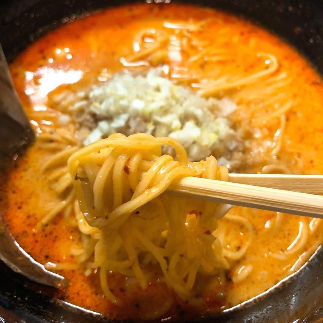 上野優花さんのインスタグラム写真 - (上野優花Instagram)「イヴなので #優花麺 は坦々麺を🤤笑 久々に美味しいー！！って感動した坦々麺！ うま辛坦々麺をオーダー。 酸味と旨味と甘味がちょうどよくてスープまで全部飲みそうでした🥺（我慢しました） 下鴨神社のすぐ近くにあります。 京都って美味しい麺がたくさんあって、胃がいくらあっても足りないや🙄 #坦々麺 #京都坦々麺 #京都ラーメン #優花麺 #京都観光 #京都グルメ #下鴨神社 #京都旅行  #ラーメン #ラーメン女子」12月24日 14時30分 - yuka_ueno89