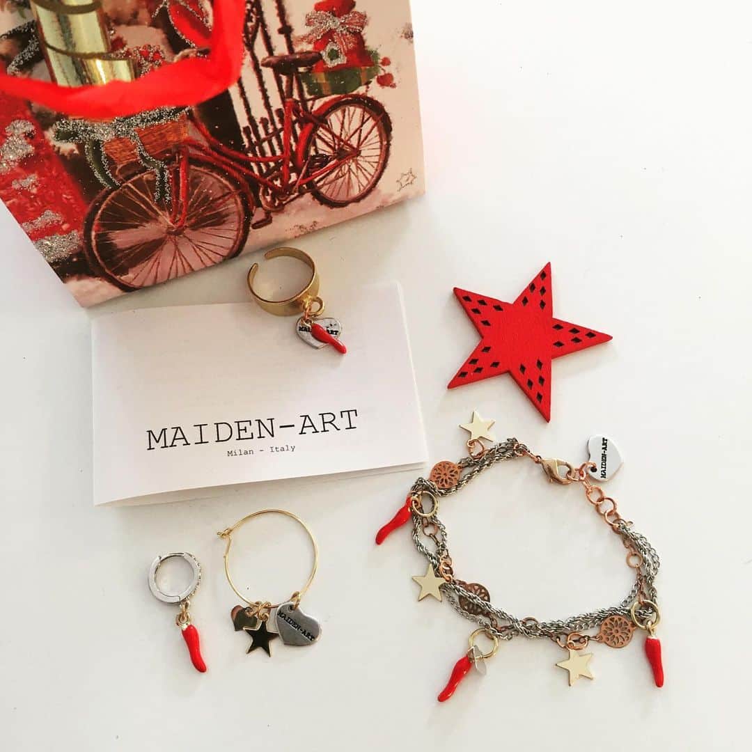 メイデンアートさんのインスタグラム写真 - (メイデンアートInstagram)「Last Christmas Gifts 🎁 . #christmas #gift #jewelry #boho #bohojewelry #bohochristmas #redhorn #peperoncino #luckyjewelry #luckybracelet #luckyearrings #luckyring #angera #varese #cransmontana #cransmontanaabsolutely #varesetheplacetobe #varesedoyoulake #varesenews #lakemaggiore」12月24日 20時12分 - maidenart