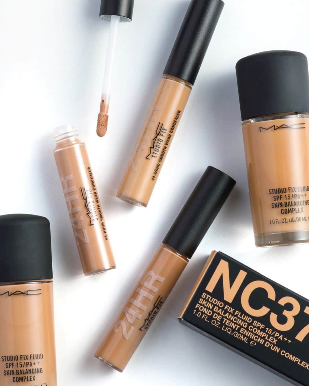 M∙A∙C Cosmetics Japanのインスタグラム：「ㅤ #MACXNissy 限定キャンペーン!! 本日から限定4店舗(下記記載店舗)M･A･Cコーナーにて、先行スタート! M·A·C 表参道ヒルズ店 M·A·C 伊勢丹新宿本店 M·A·C ジェイアール名古屋タカシマヤ M·A·C 阪急うめだ本店 ㅤ 高いカバー力、24時間崩れない*1、24色展開の、 リキッドファンデ、スタジオ フィックス フルイッド。 ㅤ 対象製品ご購入でもれなくプレゼント、限定コラボカード 枚数限定!　限定コラボショッパー 12/26 (木)~全店、公式オンラインショップでスタート! 詳しくは、プロフィールページ(公式オンラインショップ)をチェック♪ ㅤ *1 色もちデータ取得済(当社調べ、個人差あり) ㅤ #Nissy #西島隆弘 #24ファンデ #24時間 #24色 #MACCosmeticsJapan #MACコスメ #リキッドファンデーション  DESIGN: M·A·C ARTIST  HATSUO ARISAKA DAIKI SHIMIZU ⠀@macpro_tokyo PHOTO: @takaki_iwata ㅤ ㅤ ㅤ #MACCosmetics #コスメ #メイク #スタジオフィックスフルイッド #スタジオフィックス #studiofix #ファンデ #ファンデーション #リキッドファンデーション #ベースメイク #カバー力 #崩れない  #テカらない #コンシーラー #メイク法 #カラバリ #makeup #basemakeup #cosmetics #foundation #beauty」