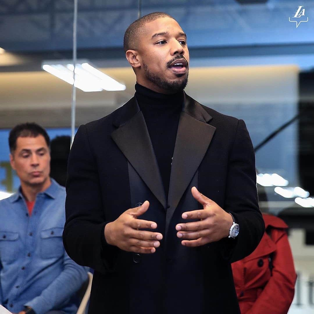 Warner Bros. Picturesさんのインスタグラム写真 - (Warner Bros. PicturesInstagram)「Repost @lakers | It was great having @michaelbjordan stop by HQ to talk to the guys about his impactful new film, #JustMercy」12月24日 15時18分 - wbpictures