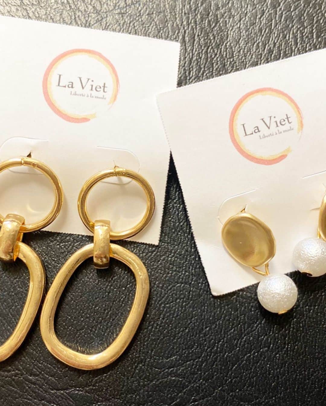 しばたあやなさんのインスタグラム写真 - (しばたあやなInstagram)「newピアス😻😻 https://www.laviet.jp ⇧⇧⇧⇧⇧⇧ お洋服やアクセサリーかわいいのいっぱい😻 こちらのサイトから購入できるみたいです☺️🧡 セール品もありました🥰🥰 #Laviet #ピアス #アクセサリー」12月24日 15時22分 - ayamarjr.s