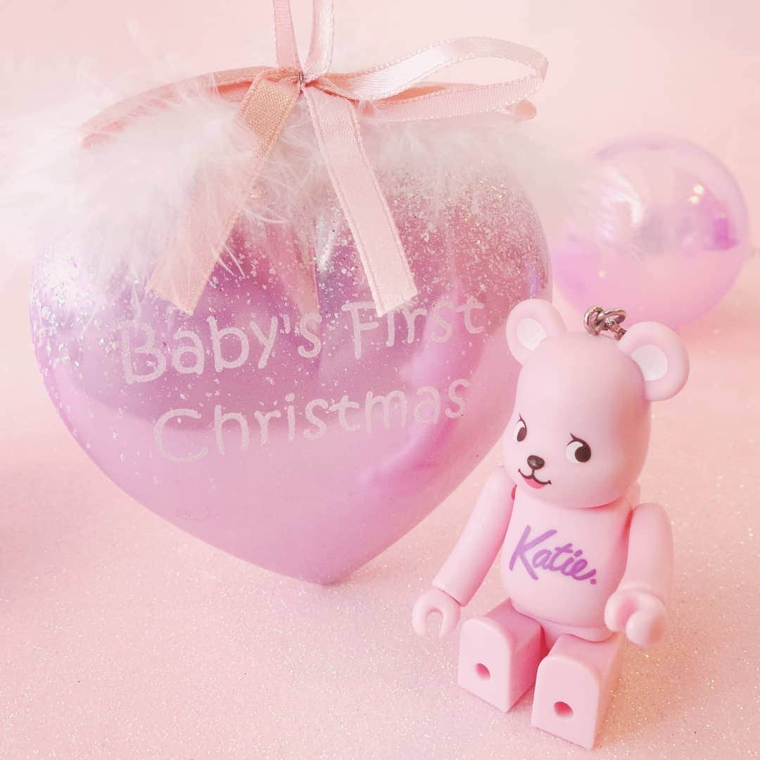 ケイティさんのインスタグラム写真 - (ケイティInstagram)「It's baby's first Christmas﻿ A Christmas full of love💓﻿ ﻿ ﻿ #ベアブリック #メディコムトイ﻿ #bearbrick #medicomtoy #katiethestore」12月24日 15時27分 - katie_tokyo