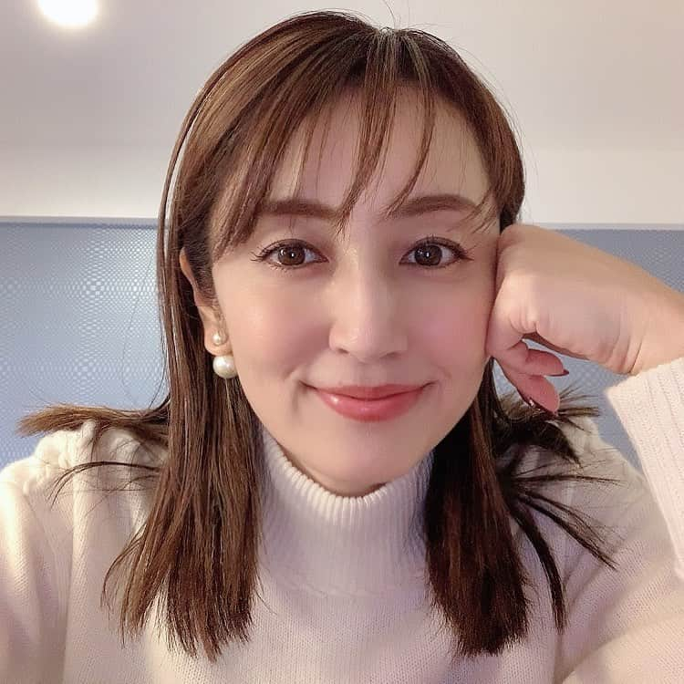 矢田亜希子さんのインスタグラム写真 - (矢田亜希子Instagram)「今日は収録♪ みなさま、たーくさんのメッセージありがとうございました‼︎ 夜は家族と☆ #収録#番組収録#クリスマスイヴ」12月24日 15時28分 - akiko_yada