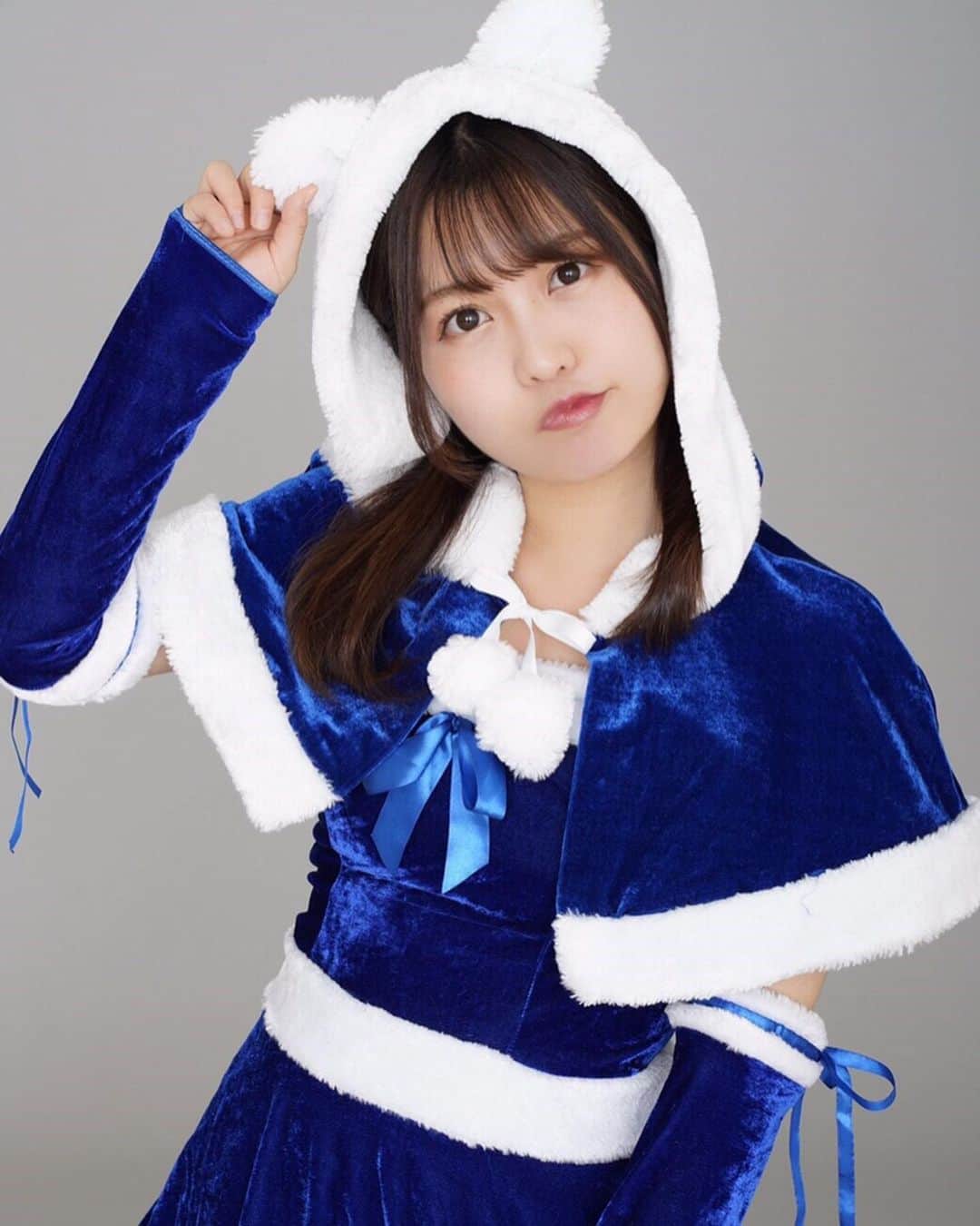 弘松菜摘さんのインスタグラム写真 - (弘松菜摘Instagram)「メリークリスマス🎅🎄イブ❤️🎁﻿ ﻿ ﻿ 今年は姪っ子のサンタになります🎅🎄🎄﻿ 喜んでくれると嬉しいなあ〜😊😊✨✨﻿ ﻿ ﻿ ﻿ #クリスマス #サンタコス #サンタコスプレ  #christmas ﻿#xmas  #フォロワー募集中 #フォローミー﻿ #いいね待ってます #撮影依頼受付募集﻿ #作品撮り #followme #japanesegirl #kawaii #idol #萌　 #いいねした人で気になった人フォロー」12月24日 15時35分 - choroo930