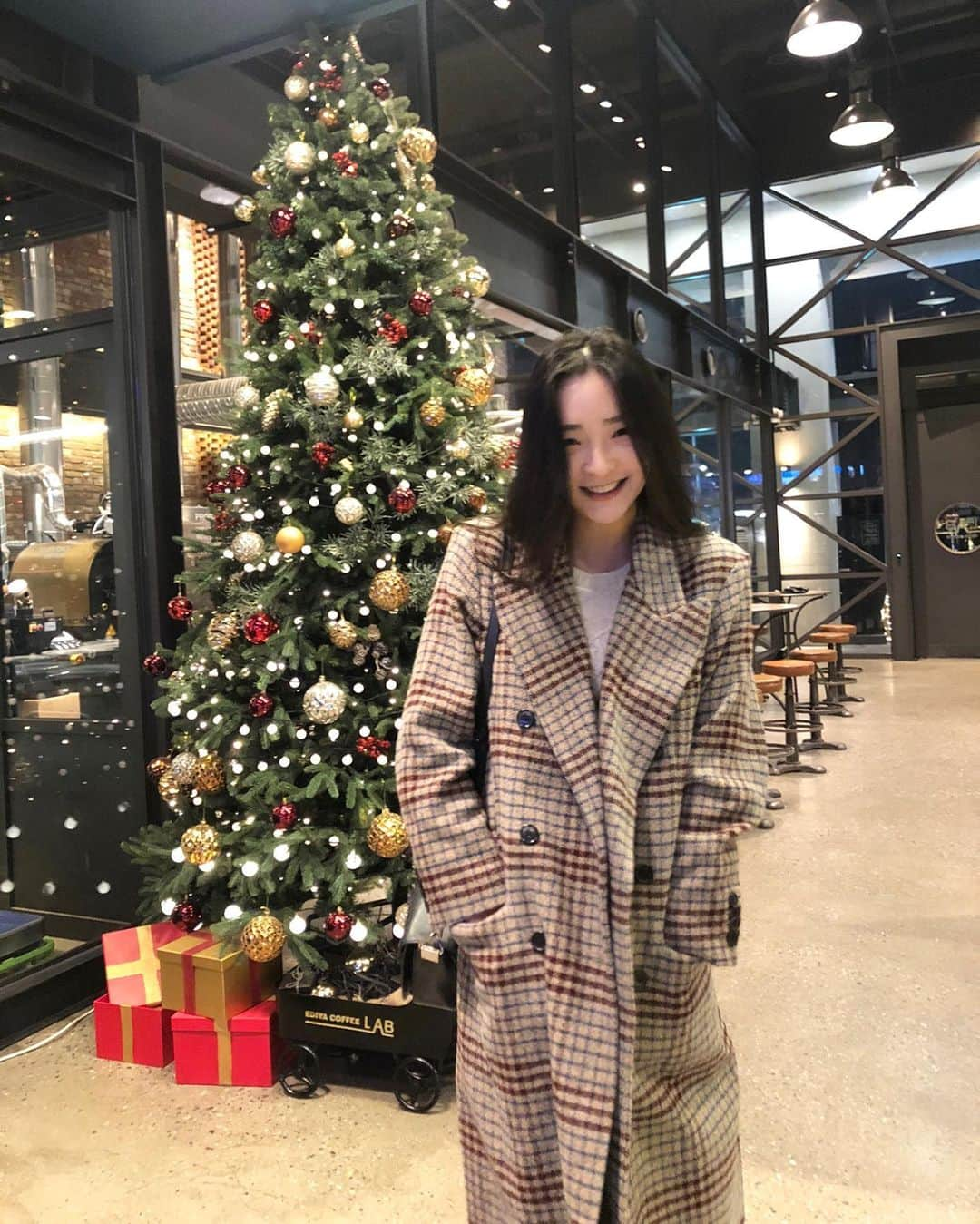 佐藤かよさんのインスタグラム写真 - (佐藤かよInstagram)「🎄🎁⭐️ 小さい頃の事を思い出して クリスマス気分 お出かけする方も 平日で忙しい方も みなさん楽しいクリスマスを！💝 #happyholidays2019 #메리크리스마스」12月24日 15時50分 - satokayo1226