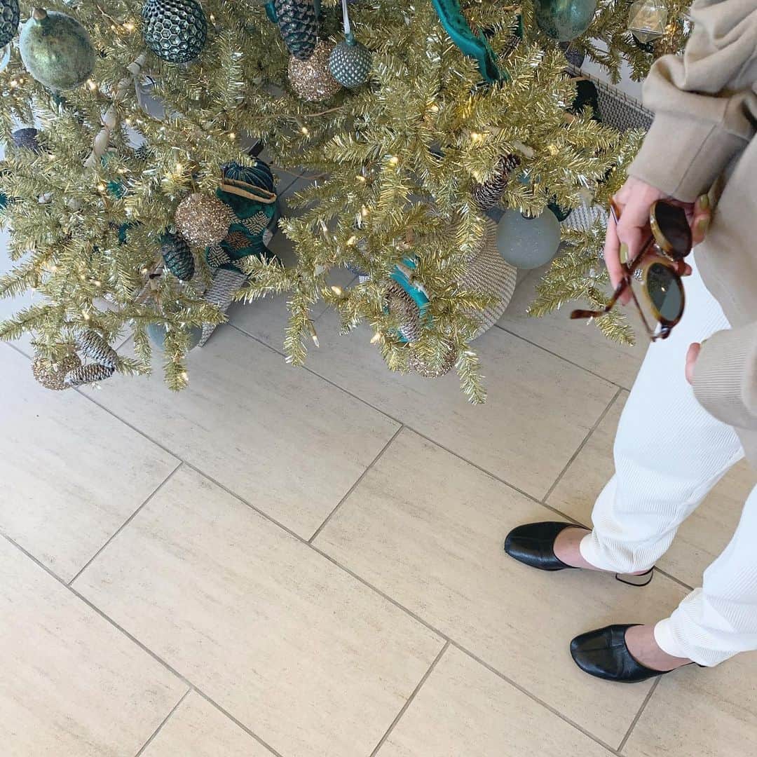 石田一帆さんのインスタグラム写真 - (石田一帆Instagram)「. merry christmas eve🎄💫 . クリスマスってことをすっかりと 忘れていました💭 沖縄でツリーを見ることができたので もう年末モードになっていました🎍笑 . 沖縄で見たツリーたちをお届けしますね💐 みなさんはおでかけですか👫🏼？ 素敵なクリスマスをお過ごしください♡ . #merrychristmas#christmaseve#christmas」12月24日 16時05分 - ishidakazuho