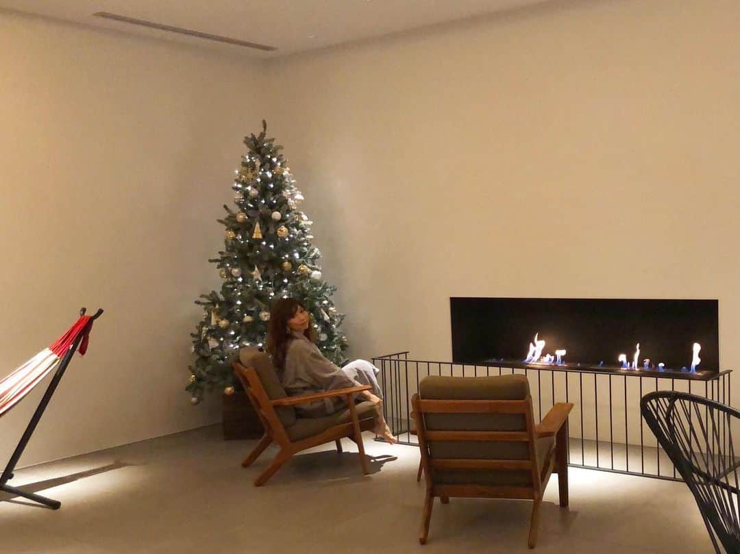RENA さんのインスタグラム写真 - (RENA Instagram)「Merry merry Christmas Eve🎄 ❄️ ． 皆が素敵なクリスマスを過ごせますよーに♡ ． ． ． #christmas #fireplace #relax #holiday #love #クリスマス #ホリデー #暖炉 #オトナ女子」12月24日 16時16分 - rena_flare