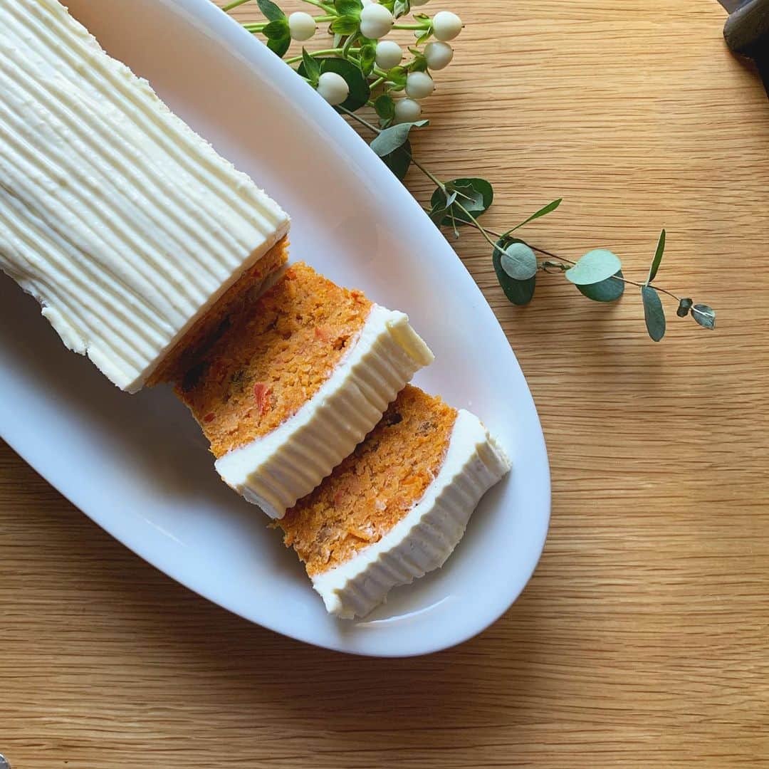 樹神さんのインスタグラム写真 - (樹神Instagram)「夜のうちに仕込んでおいたキャロットケーキ。  金時にんじんで作ってみたら、なんだか温かみのある色に♪  #キャロットケーキ#にんじん#金時にんじん#クリームチーズ#フロスティング#carrotcake#carrot#homemadecake」12月24日 16時16分 - kotamaofficial