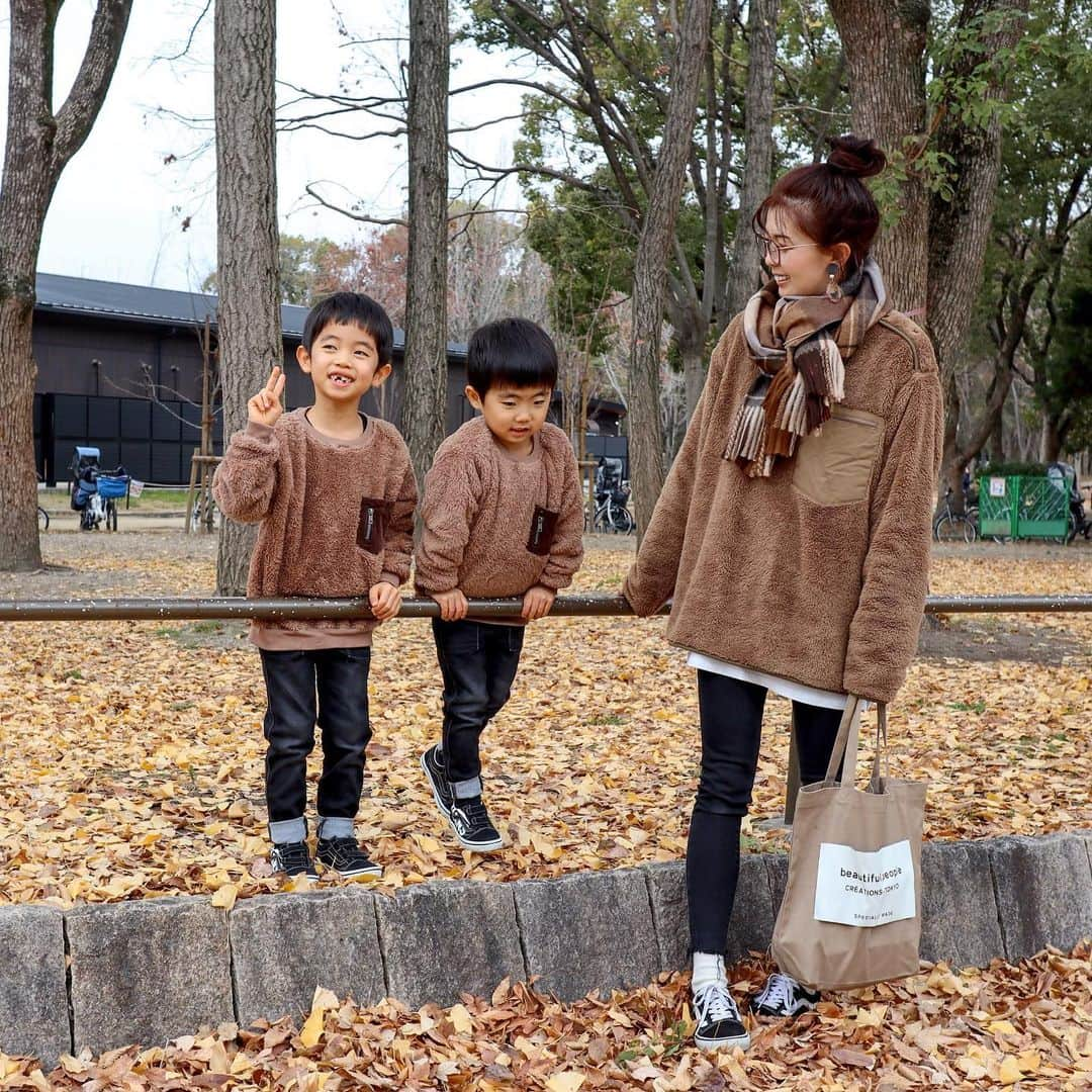 maki_h.aさんのインスタグラム写真 - (maki_h.aInstagram)「2019.12.24 ･ #親子コーデ 💕 #uniqlo × #engineeredgarments の フリースが再入荷してますね✨ blogに詳しく書きました✎*。 ･ ♡kids♡ tops→ @devirock__official pants→#gu #gukids shoes→#vans ★mama★ tops→#uniqloxengineeredgarments #フリースプルオーバー pants→uniqlo #ウルトラストレッチジーンズ inner→ @isntshe_official stole→ @14plusjp #イチヨンプラス bag→ @beautifulpeople_officialsite shoes→vans ･ みなさん楽しいXmasを～♬︎♡ 🎄🎁🎅🌟 ･ ･ #親子リンクコーデ#リンクコーデ#ママコーデ#プチプラコーデ#キッズコーデ#ユニクロ#uniqloコーデ#uniqloginza2019fw#mamagirl#kissカメラ#beautifulpeople#4歳#6歳#キッズコーデ#男の子コーデ#gu_for_all」12月24日 16時33分 - maki_h.a