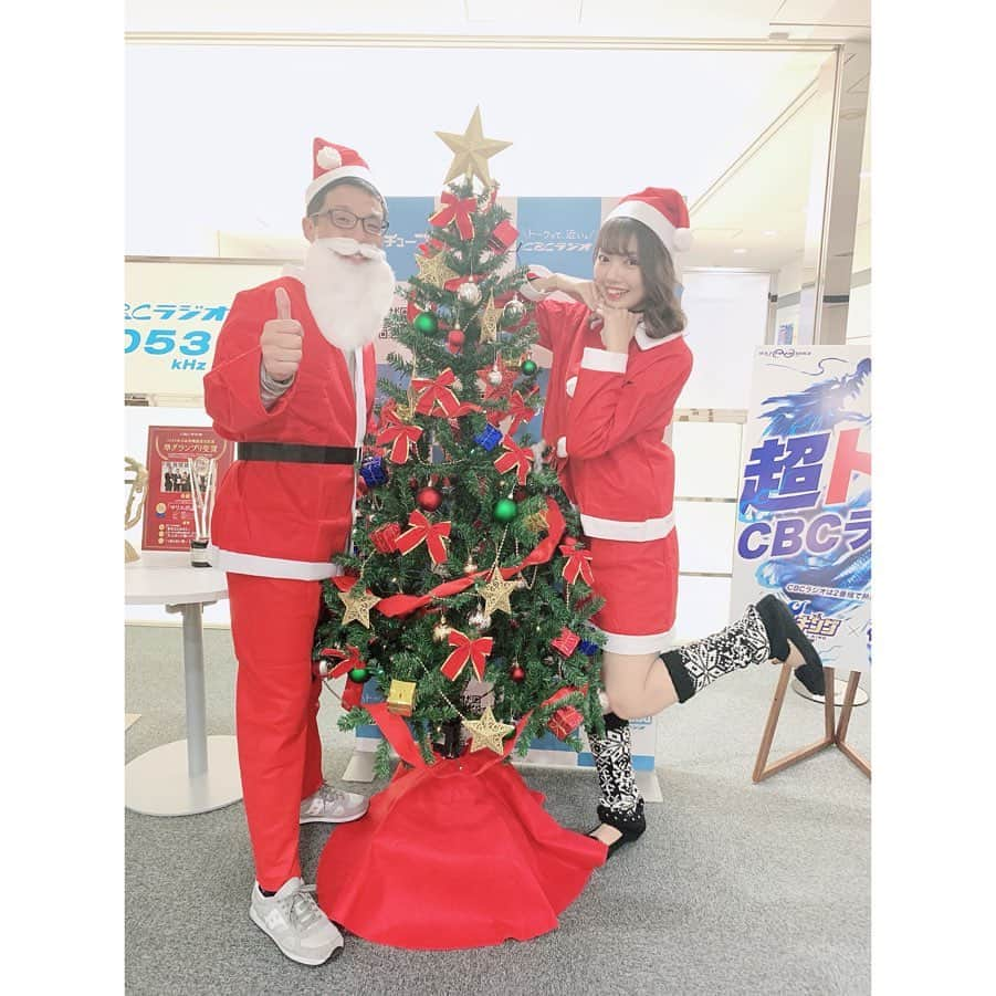 加藤里奈（カトリーナ）さんのインスタグラム写真 - (加藤里奈（カトリーナ）Instagram)「MerryXmas🎅🏻🤶🏻 喫茶メガネのマスターの言い伝えを守り、 人に優しくなる2日間を過ごすことを誓います🖐🏻 どうか全国の皆々様が幸せでありますように🙏❤️ クリぼっち勢はぜひお供に「ドラ魂キング」金曜の 放送をどうぞ👇👇👇 ------------------------------------ ドラ魂キング | CBCラジオ | 2019/12/20/金 | 16:00-19:00 http://radiko.jp/share/?t=20191220160000&sid=CBC ------------------------------------ * * #メリークリスマス  #クリスマス #クリスマス2019 #クリスマスパーティー #クリスマスイブ #christmas  #xmas #Merrychristmas  #xmas2019 #christmas2019 #くりぼっち #クリぼっち #ラジオ #radiko #サンタコス #サンタ #サンタさん #cbc #cbcラジオ #ドラ魂キング #中日ドラゴンズ #dragons #中日新聞 #和牛焼肉勢 #nexco中日本 #ユピテル #西尾人形センター #山田屋 #三重銀行 #提供」12月24日 16時40分 - rinakatoktriiina