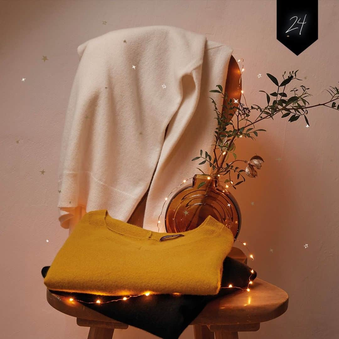 のインスタグラム：「[CONCOURS TERMINÉ] 🎁 calendrier de l'avent 🎁  Pour tenter de remporter notre pull 100% cachemire 🎄suivez notre compte @princessetamtam 🎄likez ce post et invitez 2 personnes à participer 🎄dites-nous en commentaire si pour le réveillon vous êtes plutôt en baskets 👟 ou en talons 👠  Tirage au sort demain à 18h. Dans la limite des stocks disponibles.  #princessetamtam #noelmagique #calendrierdelavent」