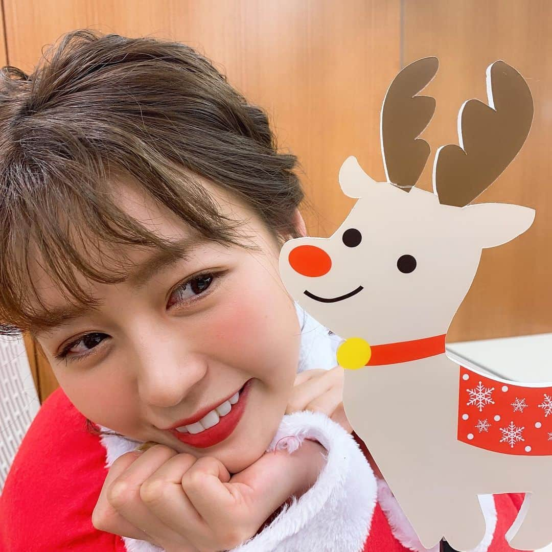 井口綾子さんのインスタグラム写真 - (井口綾子Instagram)「クリスマスイヴいかがお過ごしですか〜🎅🎄 わたし今年人生で一番クリスマス感がないです！！！ 社会人になってクリスマスが平日だと一大イベント感無くなっちゃうのかなあ〜少し悲しい😢 みなさん素敵なクリスマスをお過ごしください☺️✨ ・ このあと20:30〜はAbemaTV『Win Ticket MIDNIGHT KEIRIN』です🚴‍♀️ チキンとケーキでも食べながら見てください🙇‍♀️🥂 次長課長の河本さんと藤田アナと競輪見ながらクリパしてます🥺」12月24日 17時18分 - ayako_inokuchi