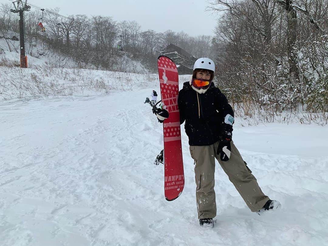 峮峮さんのインスタグラム写真 - (峮峮Instagram)「🏂❄️💕 好好玩～～～ 好喜歡～～～ 超級感謝教練的耐心指導🙏🏻 沒想到在白馬也有這麼多台灣人～ 感覺好親切啊😆😆😆 一定會再來♥️♥️♥️♥️♥️ 下個月再來一次會不會太瘋狂🤣 #無限界滑走國際滑雪學校  #白馬滑雪」12月24日 17時24分 - qun_04