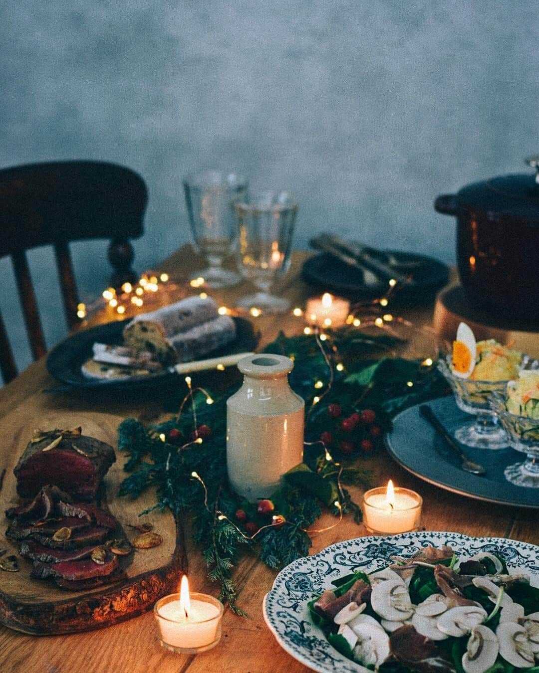 KANEBO OFFICIALさんのインスタグラム写真 - (KANEBO OFFICIALInstagram)「CHRISTMAS EVE 心にクリスマスの灯りを。 Candlelit dinner with your loved ones. 写真提供：＠fukahono #lifestyle #night #light #candle #dinner #christmas #tabledecor #party #myhome #homeparty #coordinate #happyday #beautiful #myfavorite  #豊かな生活 #贅沢な時間 #丁寧な暮らし #暮らしを楽しむ #クリスマス #おもてなし #テーブルコーディネート #パーティー #休日の過ごし方 #キャンドル #キャンドルのある暮らし #お気に入り #リラックスタイム #食卓  #kaneboglobal #kanebo」12月24日 17時30分 - kaneboofficial