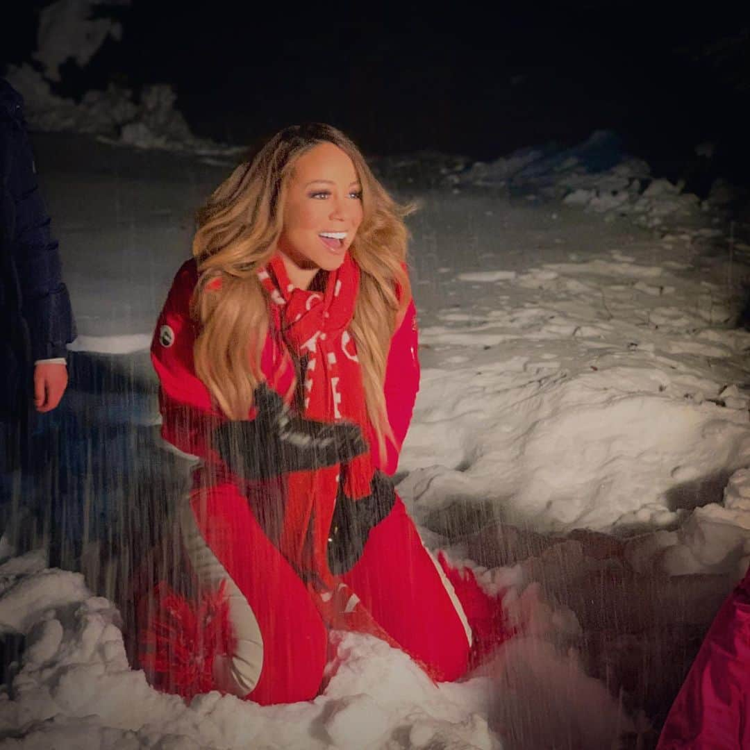 マライア・キャリーさんのインスタグラム写真 - (マライア・キャリーInstagram)「Fun in the snow! ❄️⛄️」12月24日 17時31分 - mariahcarey