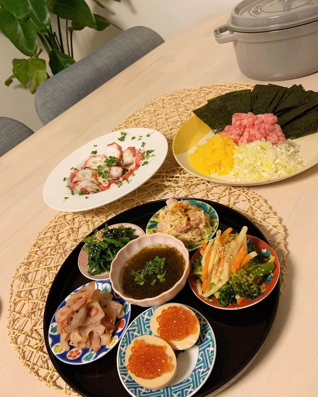 本田しおりのインスタグラム：「昨夜のおうち忘年会メニュー  これと唐揚げとピェンロー鍋をつくりました♡ 全部手作りです^ ^」