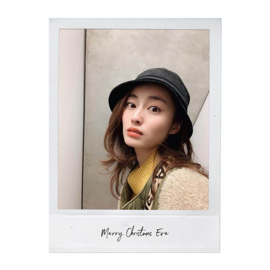 小祝麻里亜のインスタグラム：「めりーくりすますいゔ🎄　 Merry Christmas Eve🎄 크리스마스 이브🎄 ． 今晩はすごく冷え込むみたいです😢暖かく過ごしてくださいね🎅🥂 ． 帽子かぶるだけで温かーい！ ． ． ＿＿＿＿＿＿ #셀카#셀피#셀스타그램 #얼스타그램 #데일리#데일리룩#모자코디」