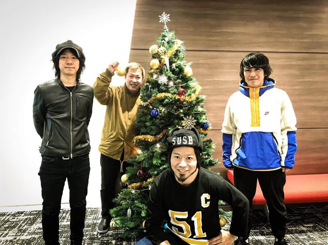 上中丈弥のインスタグラム：「happy Christmas 🎄  ラジオ　打ち合わせ　がんばりました。  #イナ戦 #イナズマ戦隊」