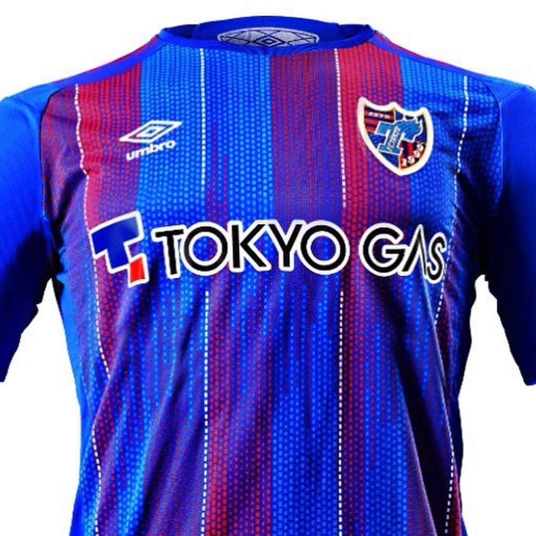 植田朝日のインスタグラム：「🔵🔴﻿ ﻿ 比較対象がここ数年のユニフォームだったら最高にイケてる！w﻿ ﻿ けど、過去の2回のACLユニフォームと比べると﻿ 前の2回の方が好きかも⁉️﻿ ﻿ でも、ファンなんてチョロくて、このユニフォームでアジア制覇でもしたら無条件で1番カッケ〜よ!w﻿ ﻿ つ〜ことで、バモ トーキョー‼️﻿ ﻿ #tokyo12 #FC東京 #東京新ユニフォーム﻿ ﻿」