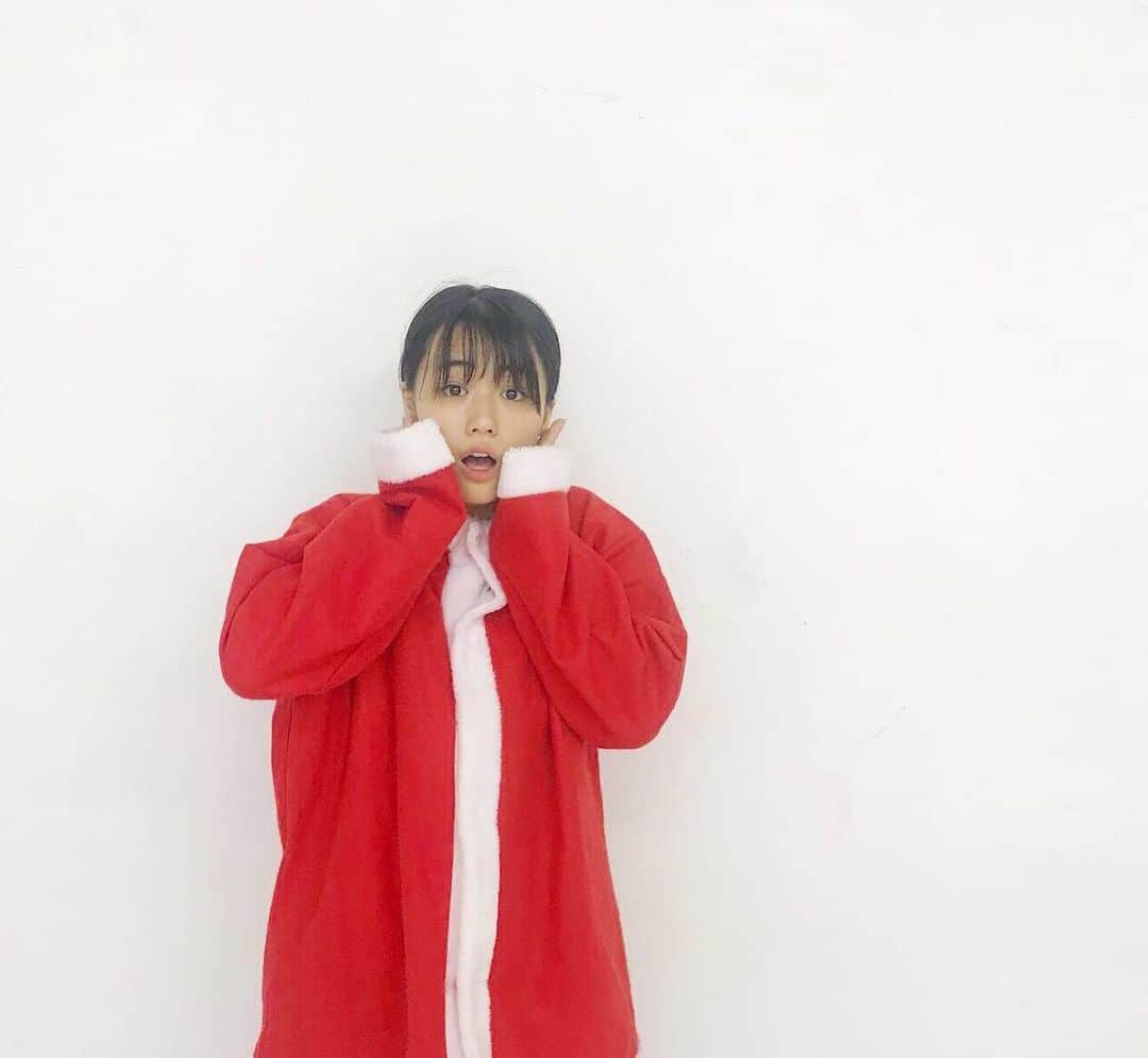 多田成美のインスタグラム：「🎄 Christmas Eve♥🎅🏼🎂 この投稿にコメントを書いてくださった方には、25日に返信したいと思います❄たくさん送って下さった方がいた場合は、ランダムになってしまうとは思います🙇‍♀️ご了承ください~  では素敵なクリスマスイブを~🌷」