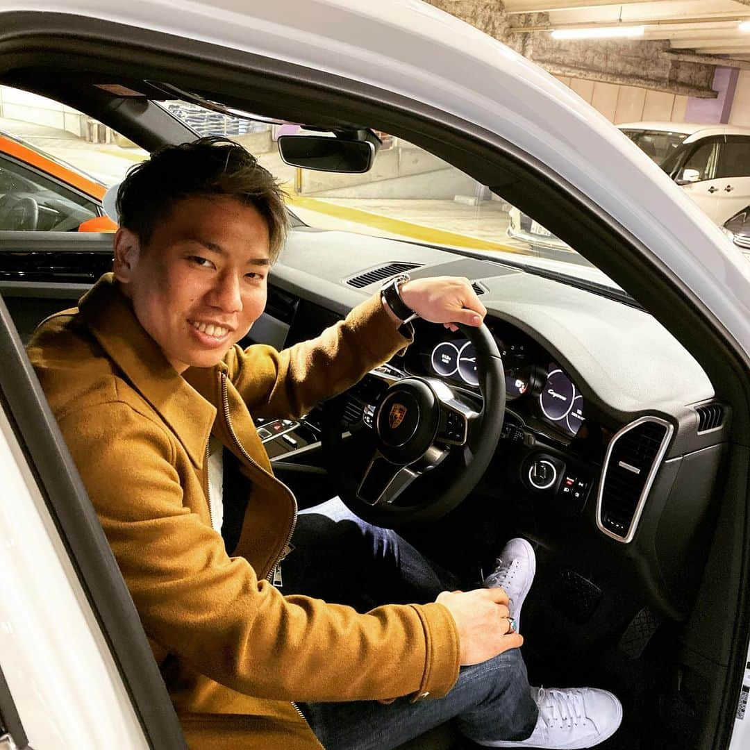 浅野拓磨さんのインスタグラム写真 - (浅野拓磨Instagram)「Porsche Driveを利用させていただいて家族と箱根までドライブしてきました。 最高！  Porsche Drive:ポルシェ公式のプレミアムカーレンタルサービス https://www.porsche.co.jp/porschedrive/ #PorscheDrive #Cayenne #Porsche #ポルシェ #PR #感謝。」12月24日 17時44分 - asatakugram