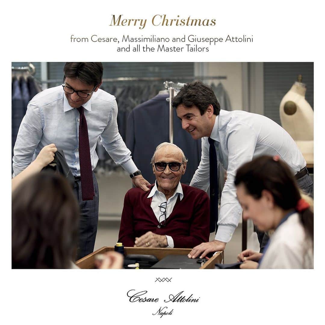 チェザーレ アットリーニさんのインスタグラム写真 - (チェザーレ アットリーニInstagram)「We wish you a #paceful Christmas!  www.cesareattolini.com . . . #CesareAttolini  #TimelessElegance  #CesareAttoliniNapoli #Attolini #menstyle #menswear #tailor #tailored #bespoke #luxurywear #luxury #gentleman #madebyhand #monsieur #style #tailoring #craftsmanship #madeinitaly #sartorial #sartoria #brillaperilgusto #styleinspiration #jacket #sprezzatura #shirt #suit #classy #dapper」12月24日 17時53分 - cesareattolininapoli