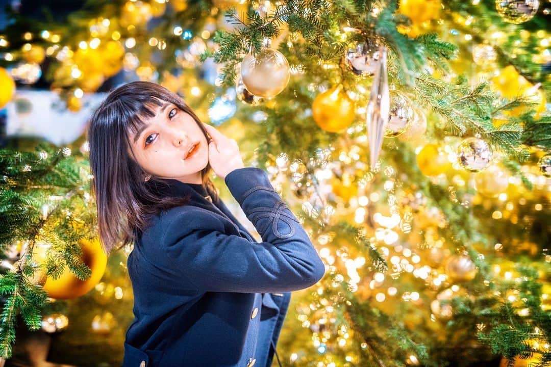 東雲れいかのインスタグラム：「クリスマス撮影してました！ 今日は皆さんどうやって過ごしますか？  #portraitphotography #ralphlauren #ralphlaurenjapan #オン眉ボブ #イルミネーション #東京センチメンタル #クリスマス撮影 #christmasportraits #japan #japanesegirl」