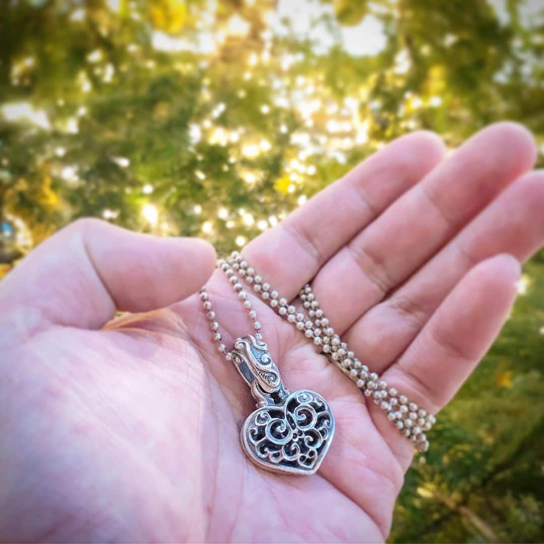 Bill Wall Leather × BEAMSさんのインスタグラム写真 - (Bill Wall Leather × BEAMSInstagram)「May the true spirit of the season find you and fill your heart with joy. 【New arrival】Tribal Heart Pendant（Both sides）/ *Ball chain is optional」12月24日 18時03分 - billwallleather_beams