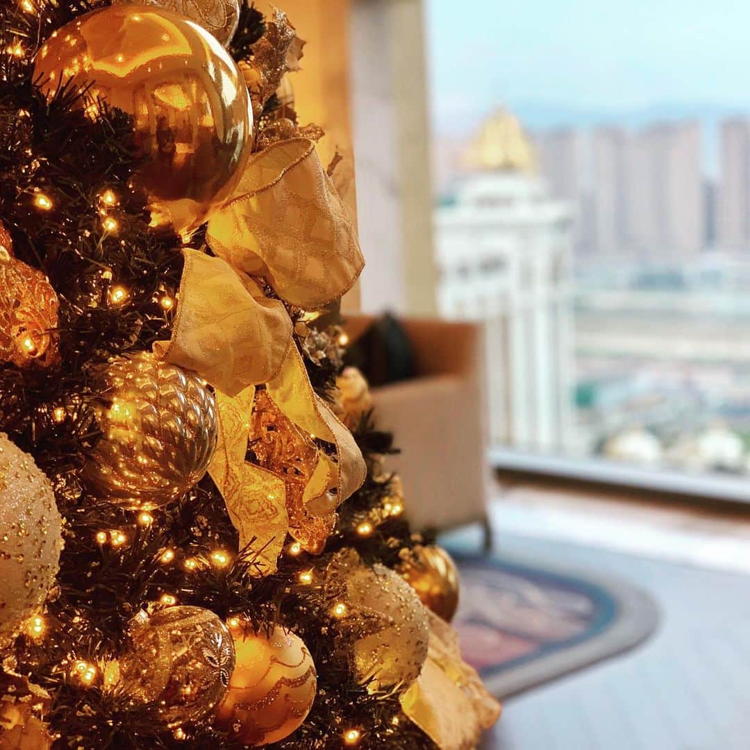 牛窪万里子さんのインスタグラム写真 - (牛窪万里子Instagram)「#マカオのクリスマス #リッツカールトンマカオ  #メリークリスマス #merrychristmas  #happy #素敵なクリスマスイブを  @macao_japan」12月24日 17時56分 - mariko_ushikubo