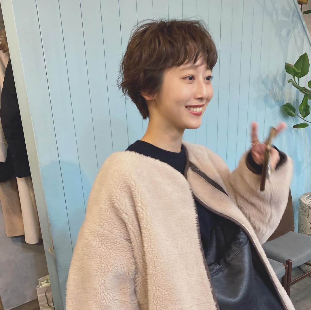 野口和弘のインスタグラム：「年内最後の石田一帆メンテナンス☺︎ @ishidakazuho . 今日はフルコースです💇‍♀️ . パーマはハチ上ウエーブ、ハチ下ピン。やさしいお薬でふわっと。 カラーはラベンダーグレージュで深みと柔らかさを。 . #ciecanoguchi  #cieca.」