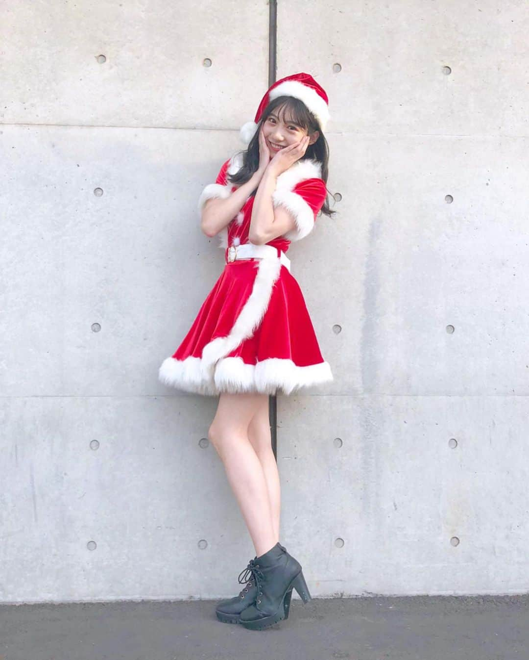 横野すみれさんのインスタグラム写真 - (横野すみれInstagram)「🎁Merry Xmas🎄﻿ ﻿ 握手会ありがとうございました💗﻿ ﻿ 今夜はすーサンタがあなたのお家に…😳﻿ ﻿ ﻿#xmas #クリスマス #横野すみれ #サンタコス #🎅 #happy #可爱 #外寒い #merrychristmas」12月24日 18時04分 - yokono_sumire