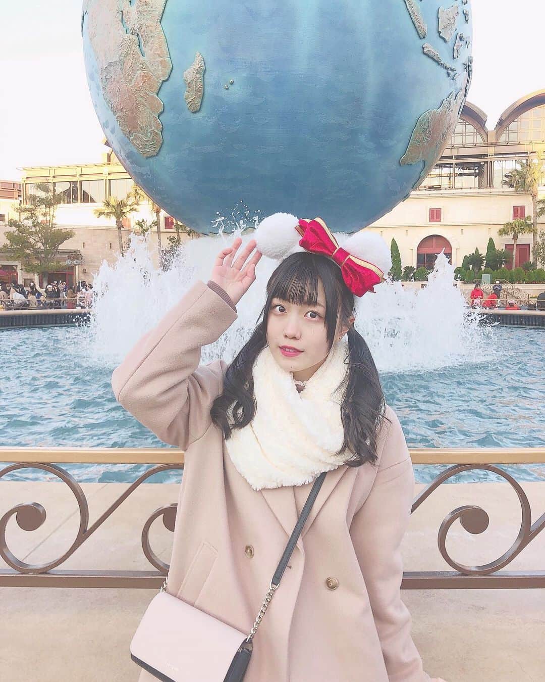 のインスタグラム：「🕊 メリークリスマスイブ！ みんなクリスマスイブはなにして過ごすの ..？🎅🏻💭 . . . #disneysea #disneychristmas #disney #ディズニー #merrychristmas #Xmas」