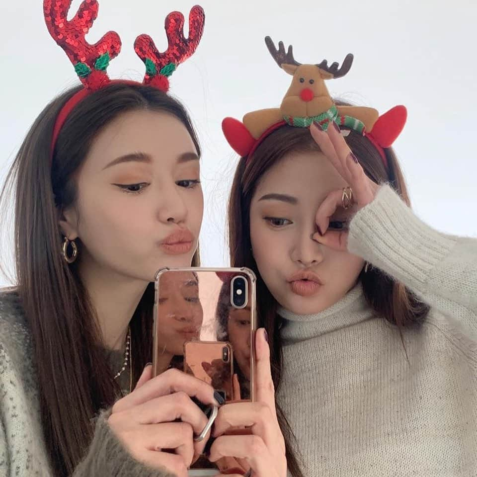 3CE Official Instagramさんのインスタグラム写真 - (3CE Official InstagramInstagram)「MERRY CHRISTMAS~🎅🏻 크리스마스 연휴, 어떤 계획이 있으신가요? 어떤 계획이든 모두 즐거울 거예요. 3CE와 함께 행복한 크리스마스 되세요😘 #3CE #MERRYCHRISTMAS🎄」12月24日 18時10分 - 3ce_official