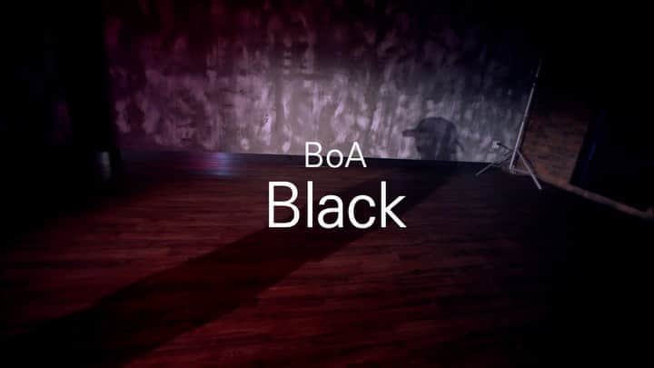 BoAのインスタグラム：「Black 🖤 최고의 팀과 함께해서 영광이었음돠~~ ;) 모두 메리크리스마스🎄🎄 #tapahathedancespace https://youtu.be/WUIii9TD_NQ」