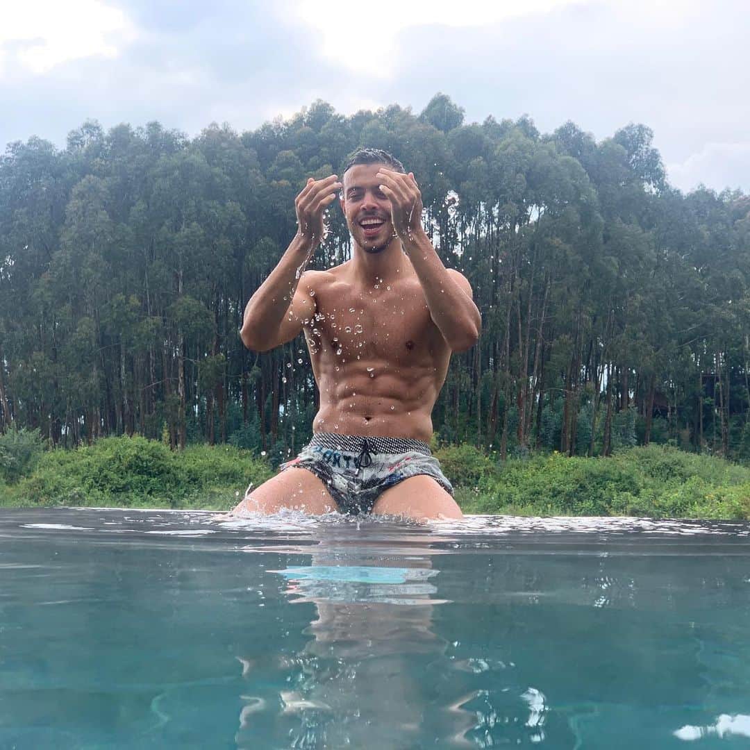 のインスタグラム：「Fin de unas grandes vacaciones !!! #feliz #vacaciones #lomejorestaporvenir🍀」