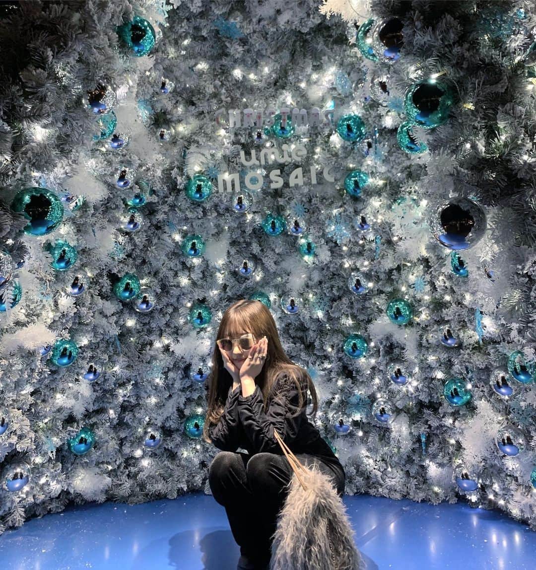 おもてちゃんのインスタグラム：「. これは神戸行ったときの写真🎄 みなさんはクリスマスイブいかがお過ごし」