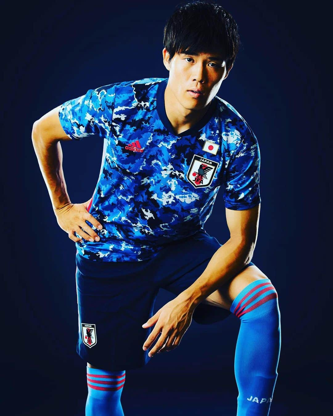 平岩享さんのインスタグラム写真 - (平岩享Instagram)「#冨安健洋 #takehirotomiyasu#jfa #jfaカレンダー #サッカー日本代表ユニフォーム #サッカー日本代表ユニフォーム #samuraiblue #adidas #photography #photo #photographer #portrait #portraitphotography #toruhiraiwa #平岩享」12月24日 18時25分 - hiraiwatoruphoto