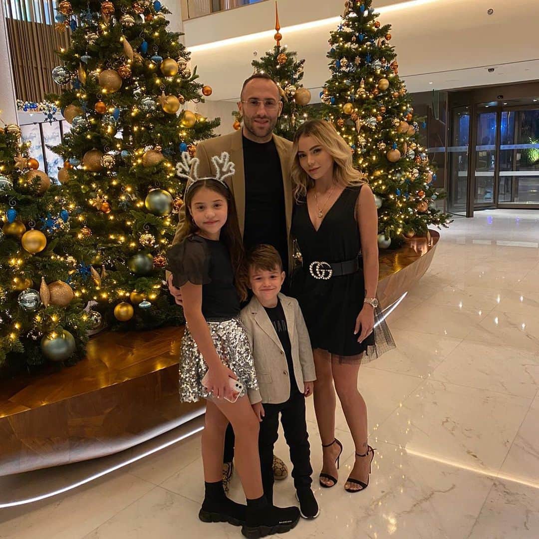 のインスタグラム：「Les deseamos una feliz navidad🎄」