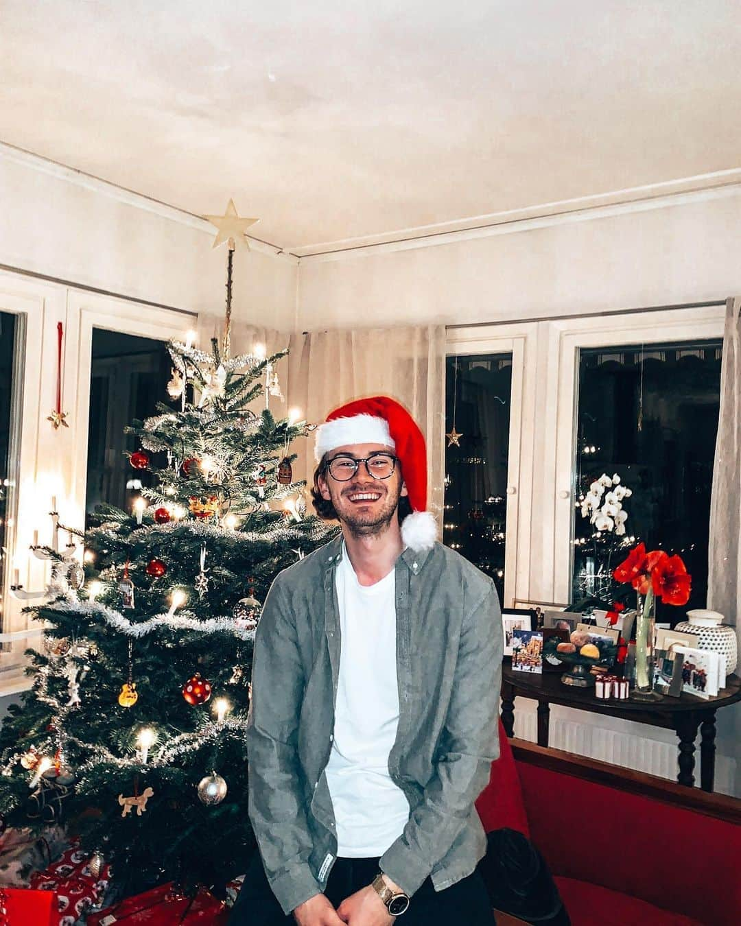 オスカー・オリー・モランダーさんのインスタグラム写真 - (オスカー・オリー・モランダーInstagram)「This Christmas, I wish you all the best gifts in life – The gift of happiness The gift of love The gift of peace Merry Christmas ❄️✨🎅🏼」12月25日 4時08分 - ollymolander