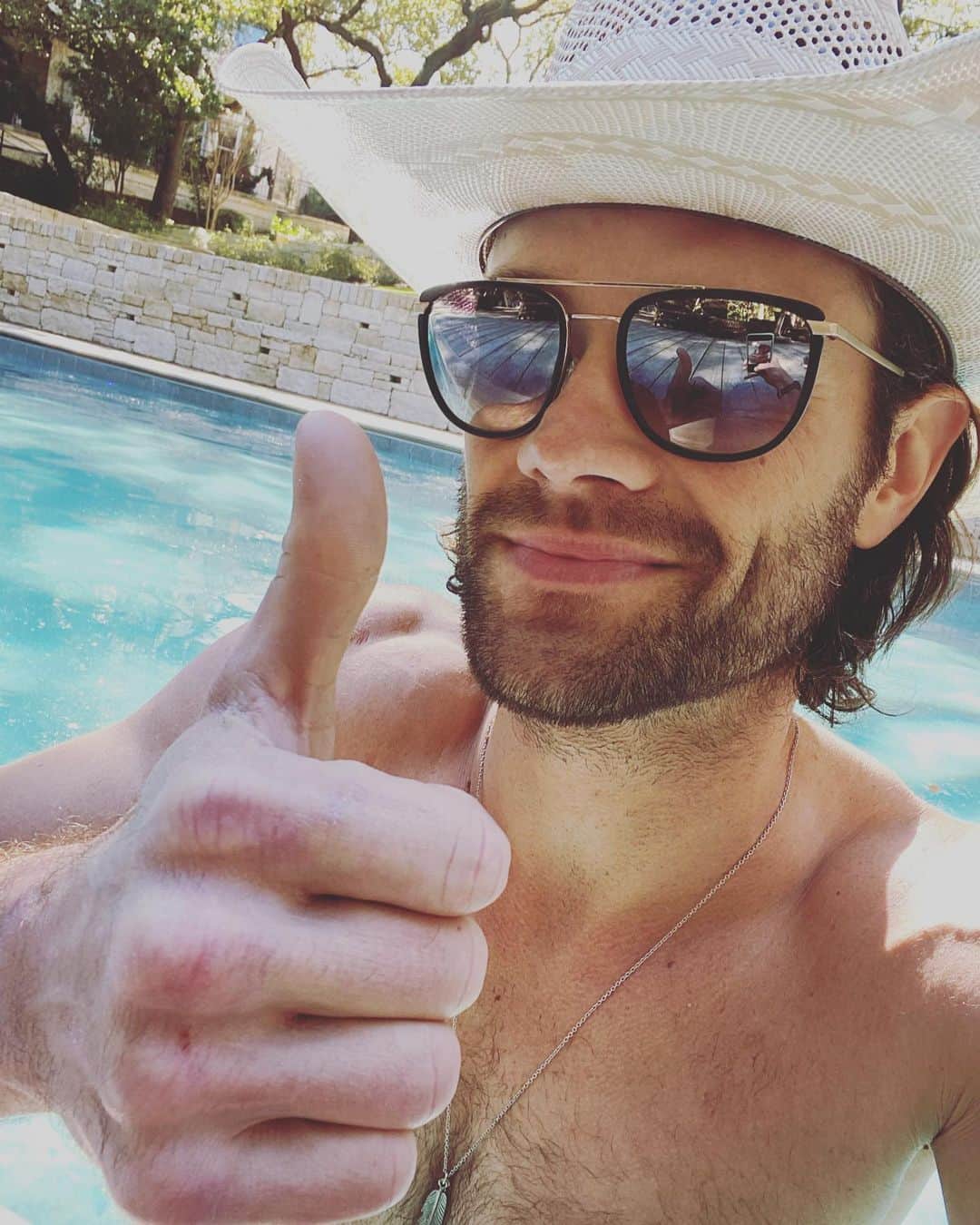 ジャレッド・パダレッキのインスタグラム：「Sending greetings and love from The Great State Of Texas!!! Y’all be safe out there and have a happy and safe holiday season now, ya here? #happyholidays」