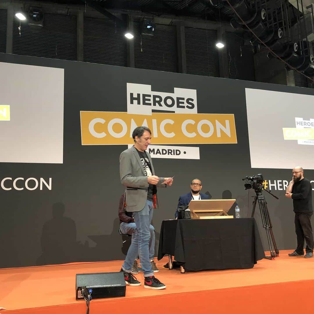 RB Silvaさんのインスタグラム写真 - (RB SilvaInstagram)「Live Drawing e Bate-papo. #heroescomicconmadrid #madrid #spain🇪🇸 #RBSilva #Liveadrawing #Comiccon」12月25日 4時53分 - rbsilva_comics