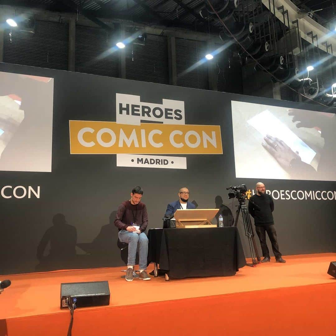 RB Silvaさんのインスタグラム写真 - (RB SilvaInstagram)「Live Drawing e Bate-papo. #heroescomicconmadrid #madrid #spain🇪🇸 #RBSilva #Liveadrawing #Comiccon」12月25日 4時53分 - rbsilva_comics