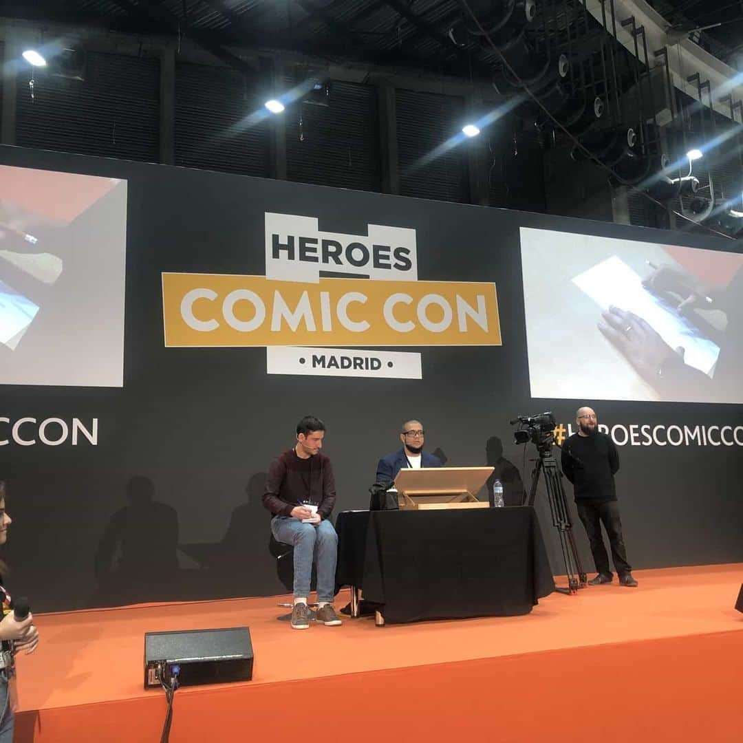 RB Silvaさんのインスタグラム写真 - (RB SilvaInstagram)「Live Drawing e Bate-papo. #heroescomicconmadrid #madrid #spain🇪🇸 #RBSilva #Liveadrawing #Comiccon」12月25日 4時53分 - rbsilva_comics