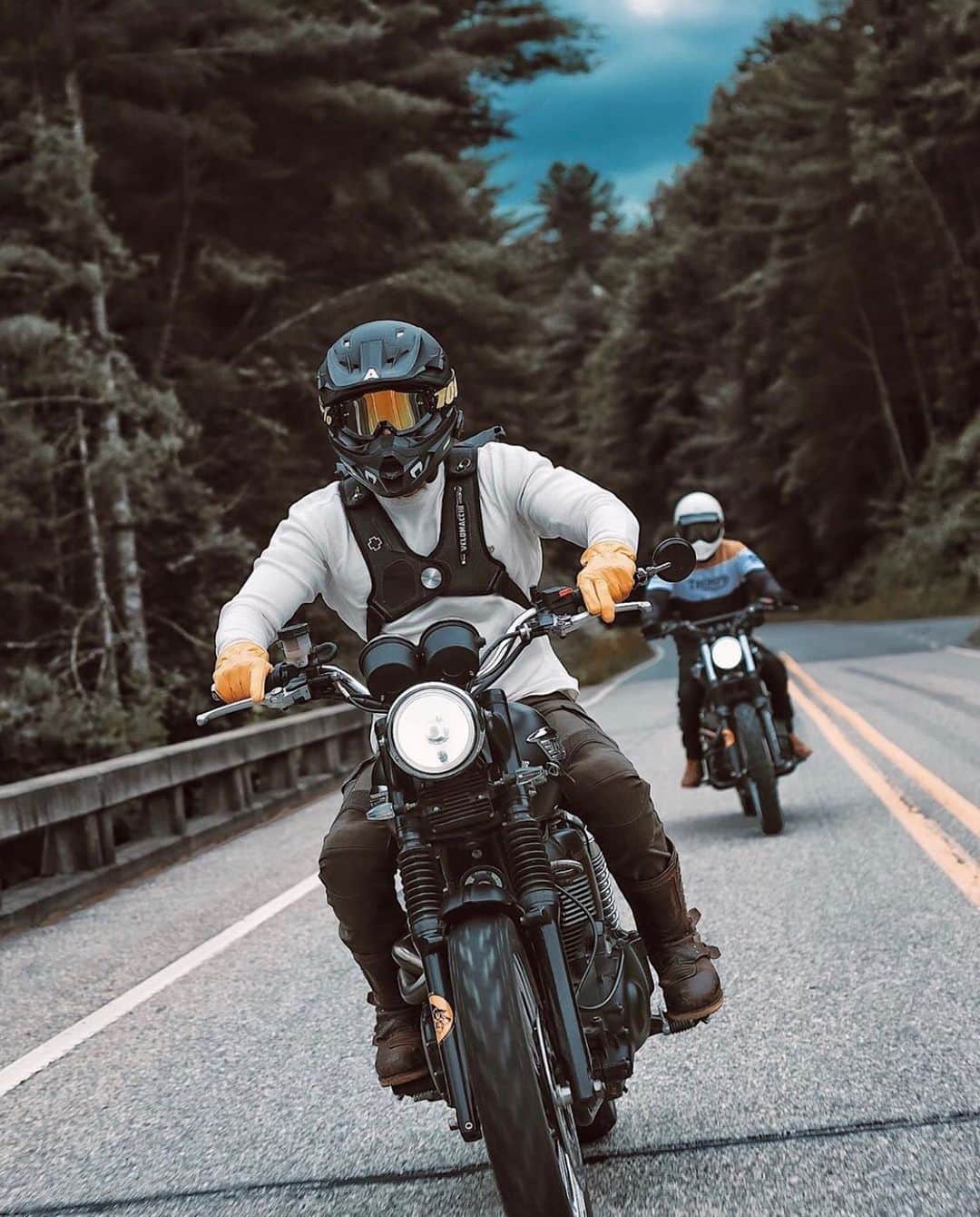 のインスタグラム：「Always searching........for those gravel and dirt roads. 📷 @changerella X @scramblerbrothers」